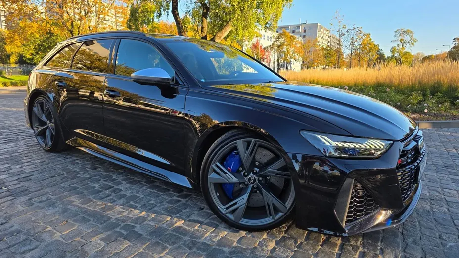 AUDI RS6 -