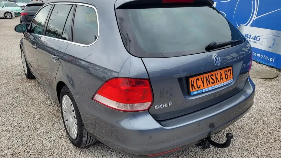 VOLKSWAGEN Golf -