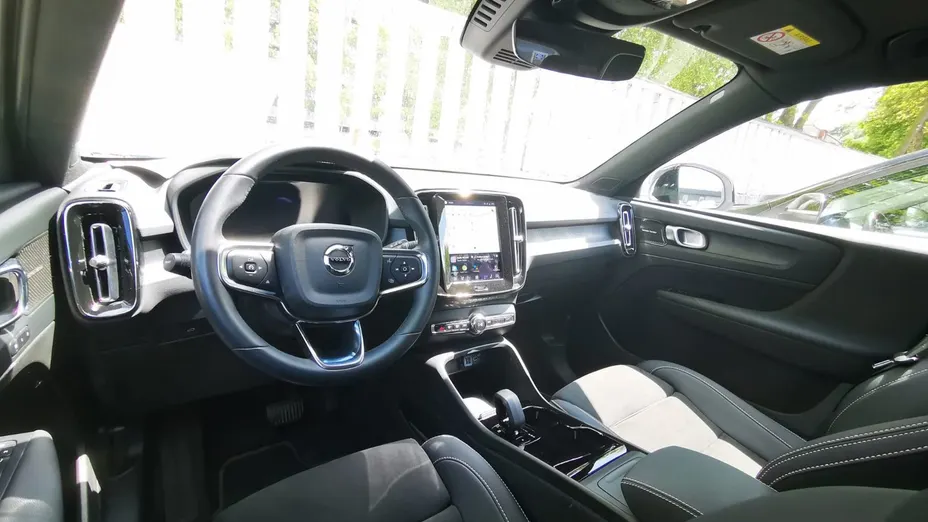 VOLVO XC40 -