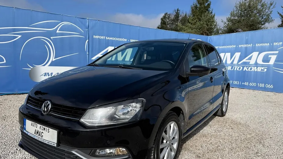 VOLKSWAGEN Polo -