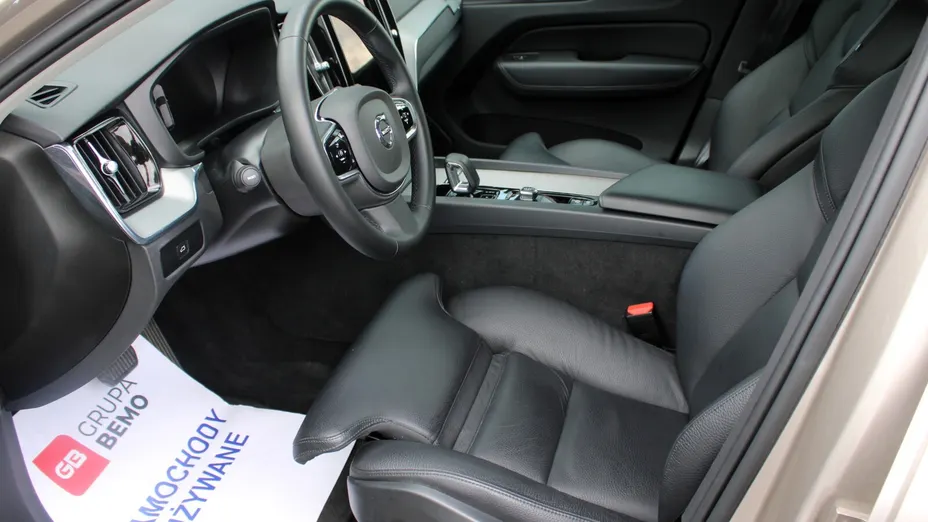 VOLVO XC60 XC60 B4 D AWD Plus Dark aut