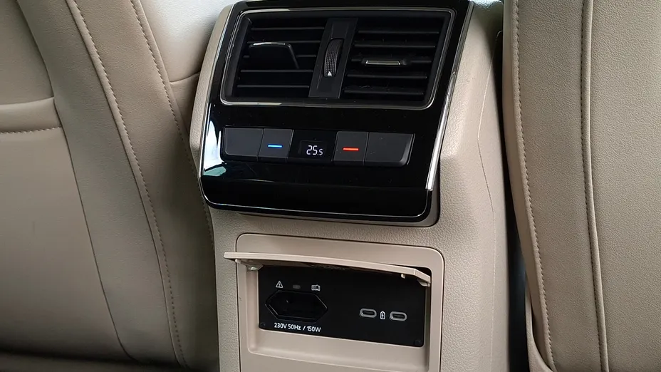 SKODA Superb Superb 2.0 TDI SCR Style DSG