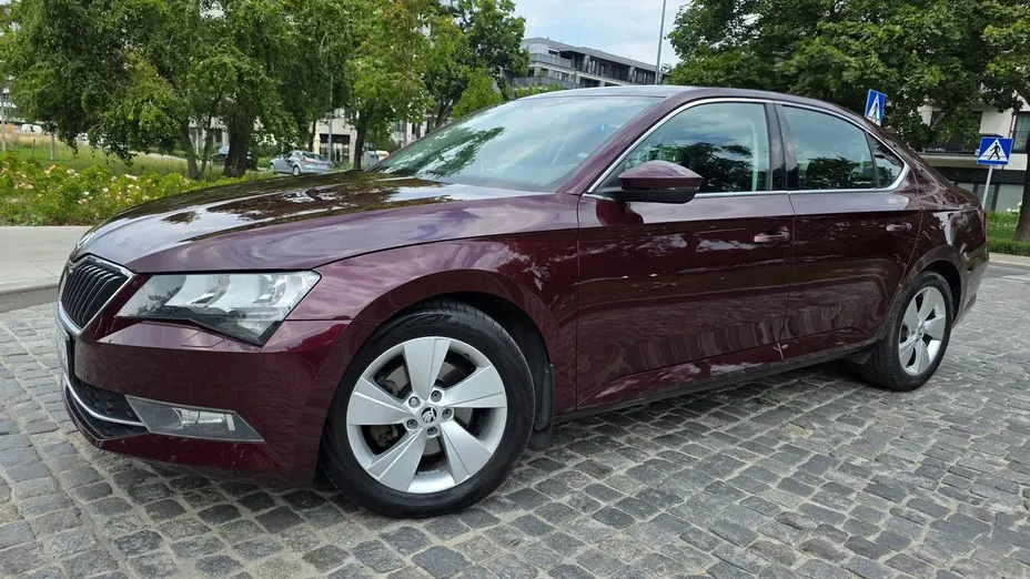 SKODA Superb -