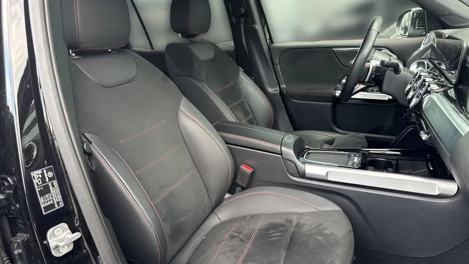 MERCEDES-BENZ GLB GLB 200 mHEV AMG Line 7G-DCT