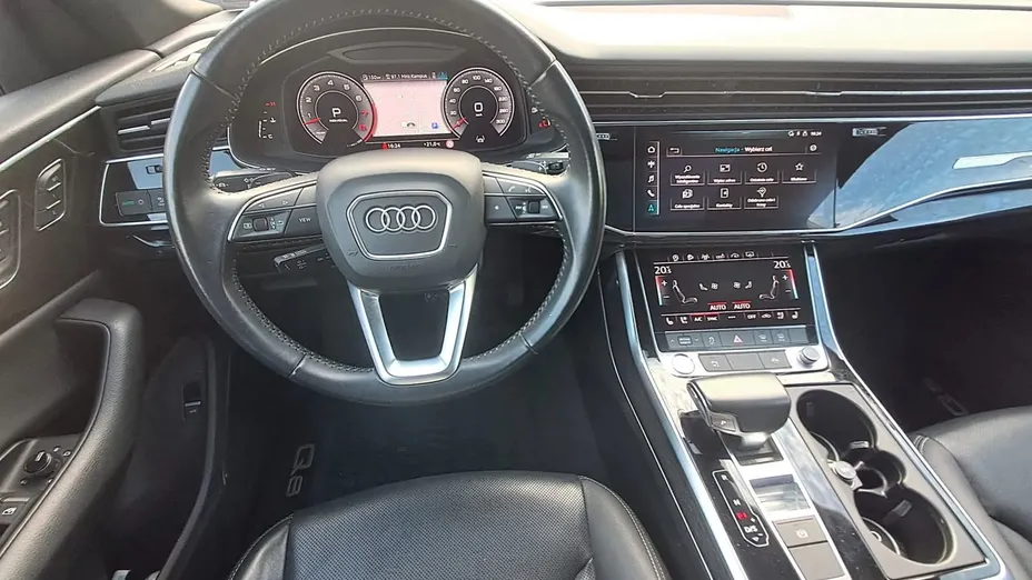 AUDI Q8 -