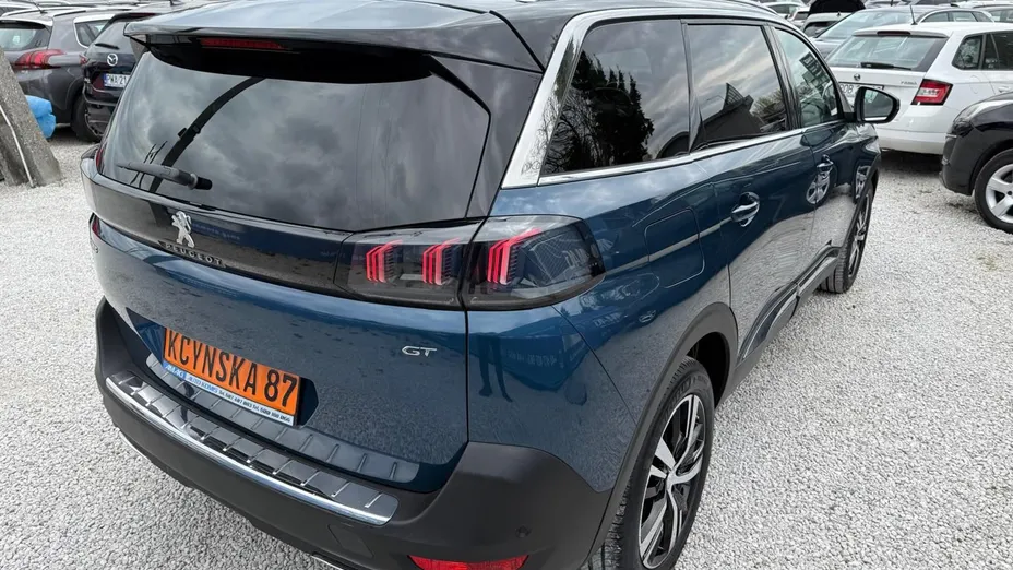 PEUGEOT 5008 -