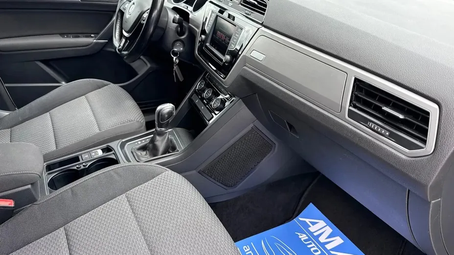 VOLKSWAGEN Touran -