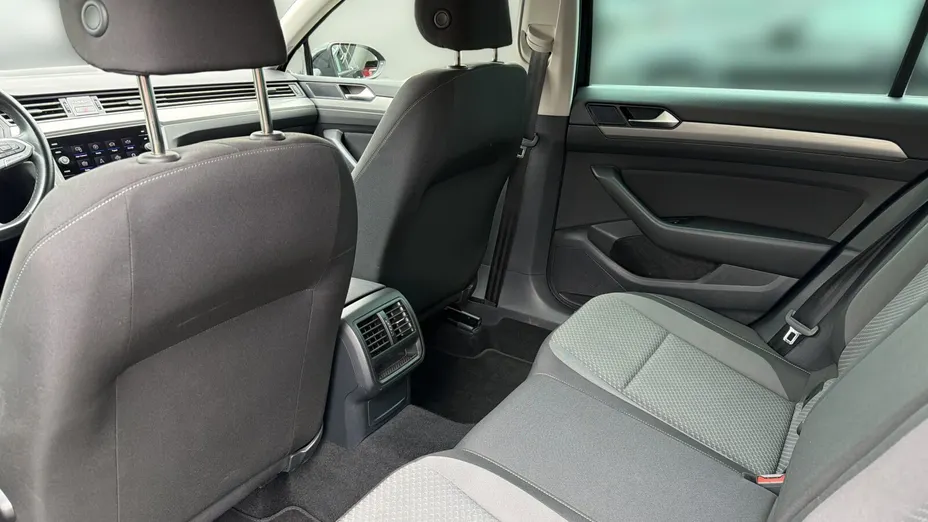 VOLKSWAGEN Passat -