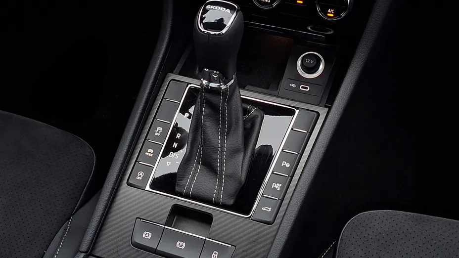 SKODA Superb Superb 2.0 TDI SCR Sportline DSG