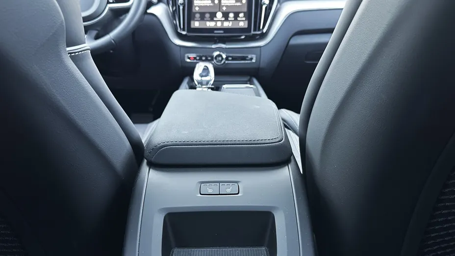 VOLVO XC60 XC60 T8 Plug-In Hybrid AWD Ultra Black Edition aut