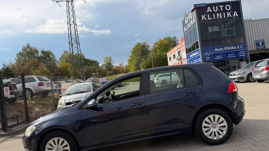 VOLKSWAGEN Golf -
