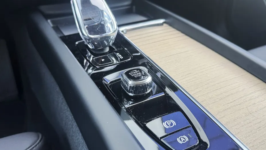VOLVO XC60 XC60 B5 B AWD Plus Dark aut