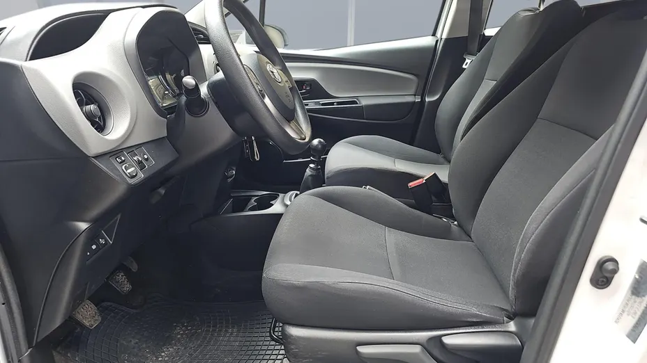 TOYOTA Yaris Yaris 1.5 Active
