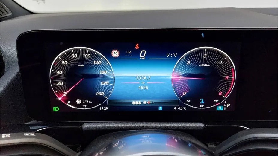 MERCEDES-BENZ GLA GLA 200 d Progressive 8G-DCT