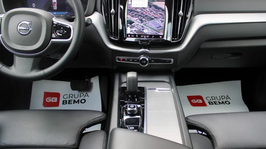 VOLVO XC60 XC60 B4 D AWD Plus Dark aut