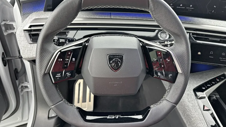 PEUGEOT 5008 -