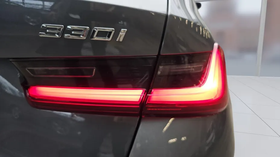 BMW Seria 3 330i xDrive aut