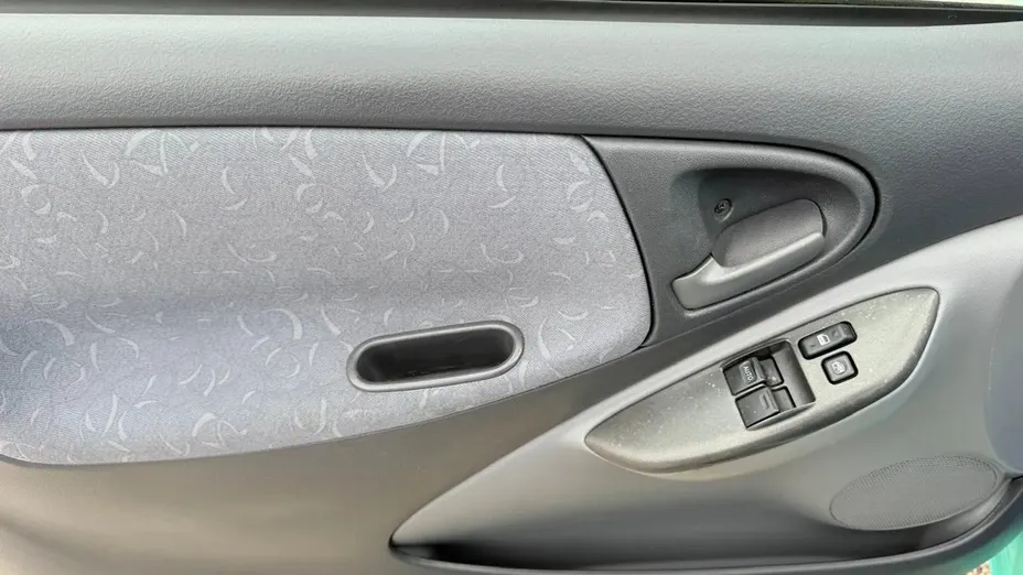 TOYOTA Yaris -