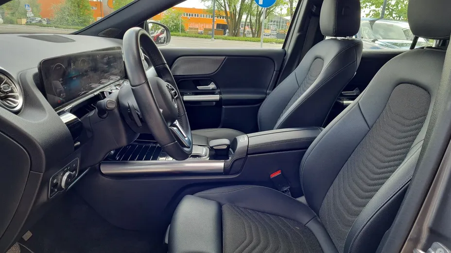MERCEDES-BENZ EQA EQA 300 66.5kWh 4-Matic Progressive
