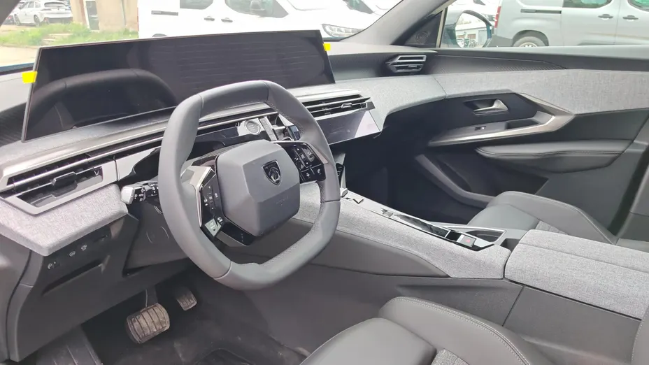 PEUGEOT 3008 3008 1.2 PureTech mHEV Allure e-DCS6 Nowy