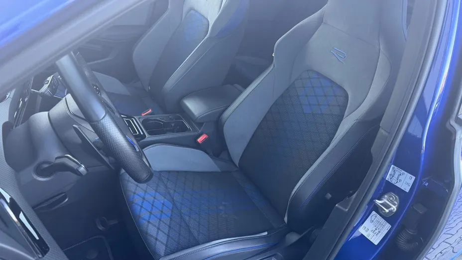 VOLKSWAGEN Golf -
