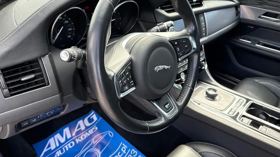 JAGUAR XF -