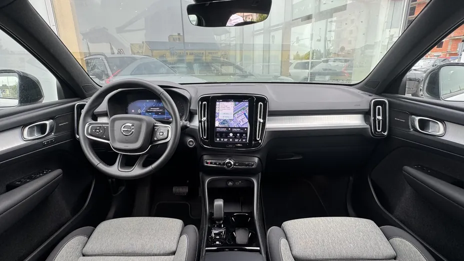 VOLVO XC40 XC40 B3 Plus Dark aut