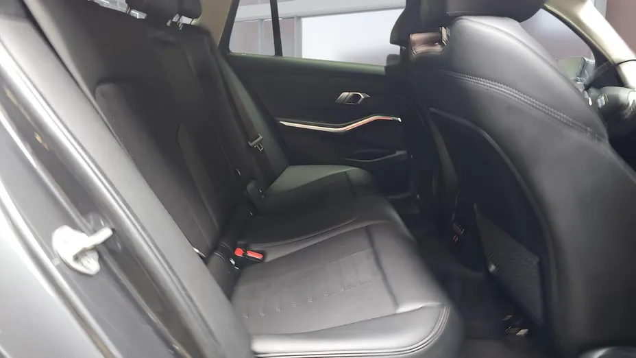 BMW Seria 3 330i xDrive aut