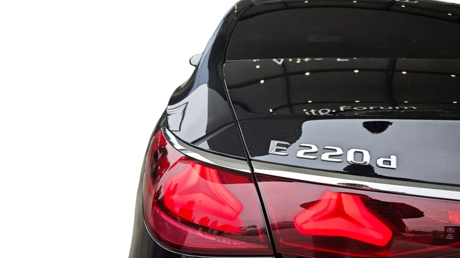 MERCEDES-BENZ E Klasa E 220 d mHEV 4-Matic AMG 9G-Tronic