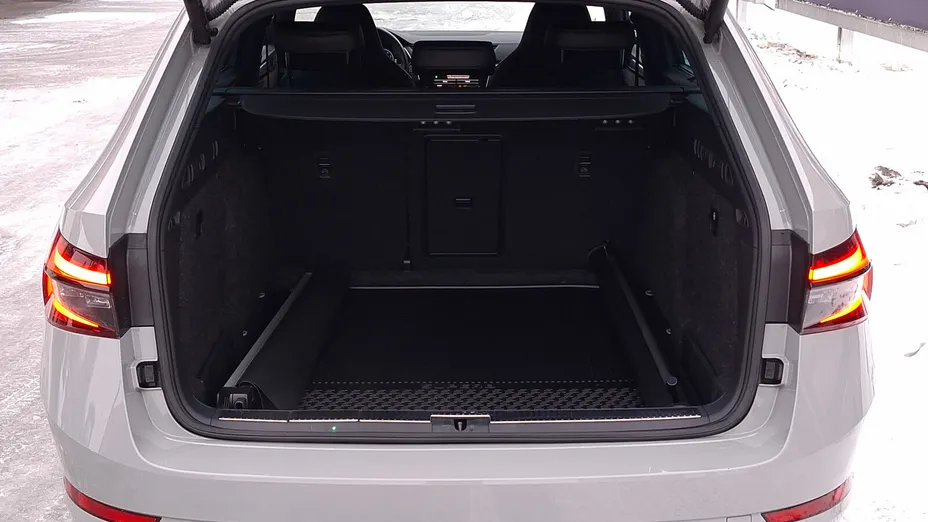 SKODA Superb Superb 2.0 TDI SCR Sportline DSG