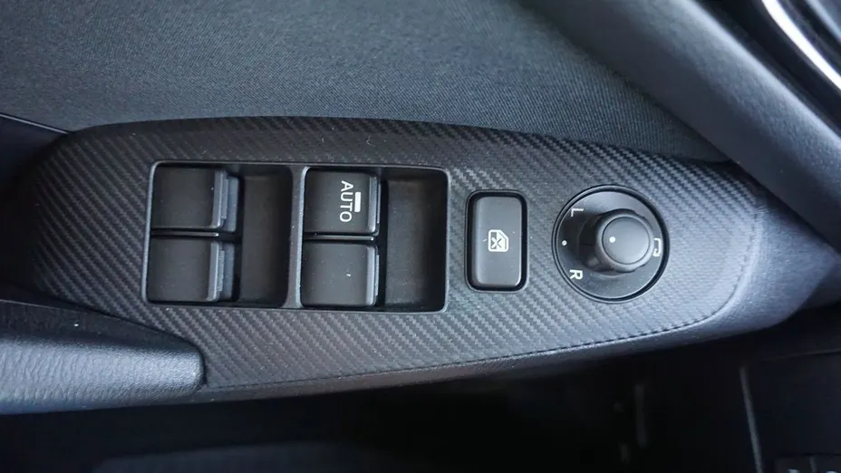 MAZDA 3 -