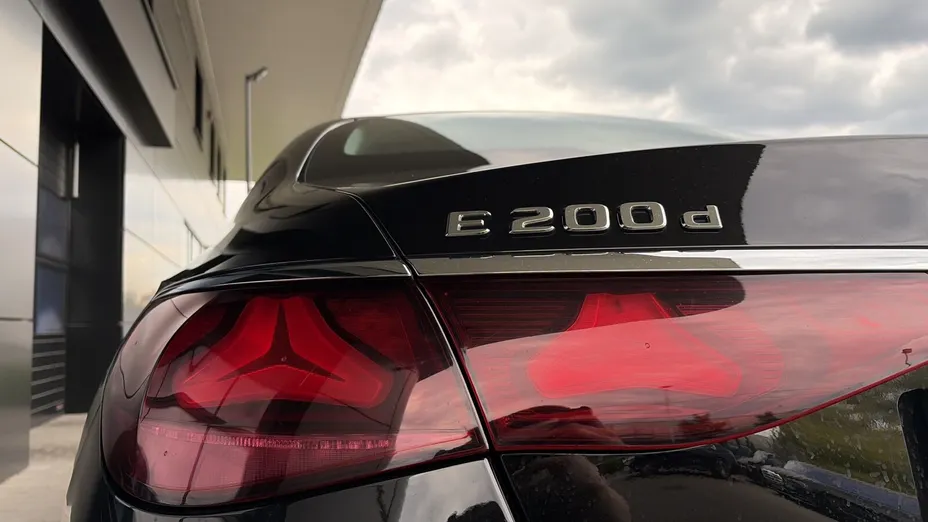 MERCEDES-BENZ E Klasa E 200 d mHEV Avantgarde 9G-Tronic