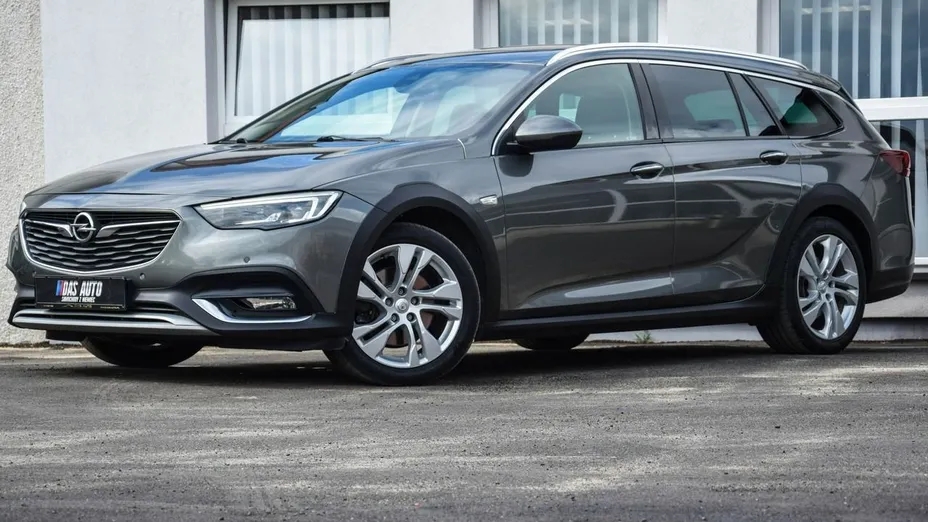 OPEL Insignia -