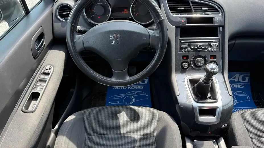 PEUGEOT 5008 -