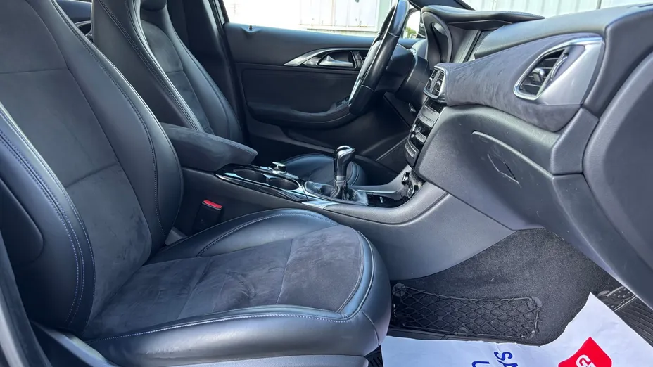 INFINITI Q30 Q30 1.5d City Black Edition