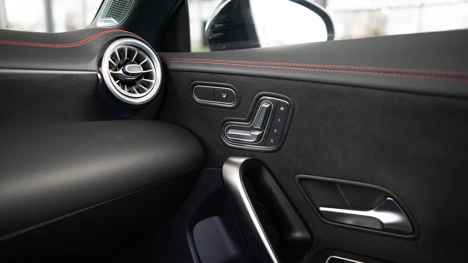 MERCEDES-BENZ CLA CLA 220 mHEV 4-Matic AMG Line 8G-DCT