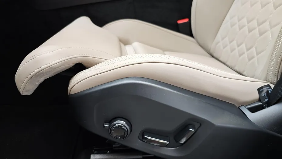 VOLVO XC60 XC60 B5 B AWD Plus Dark aut