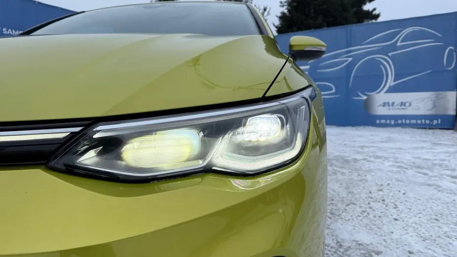 VOLKSWAGEN Golf -