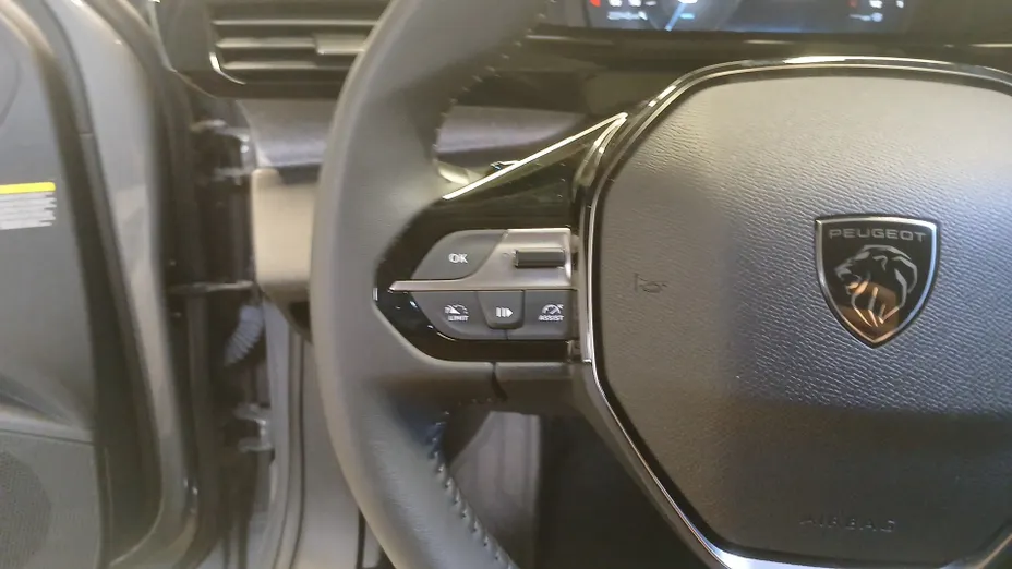 PEUGEOT 408 -