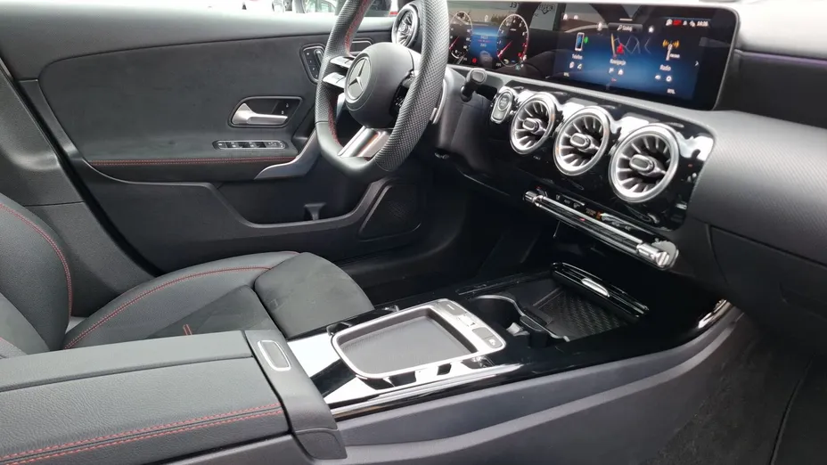 MERCEDES-BENZ A Klasa A 220 4-Matic AMG Line 8G-DCT