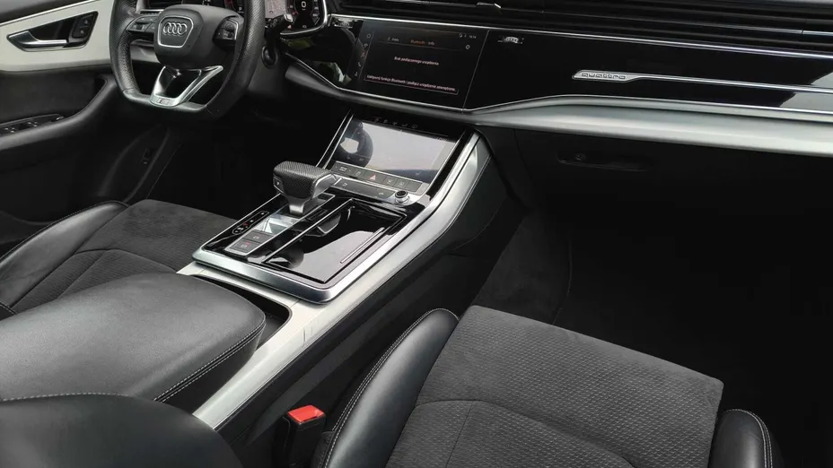 AUDI Q8 -