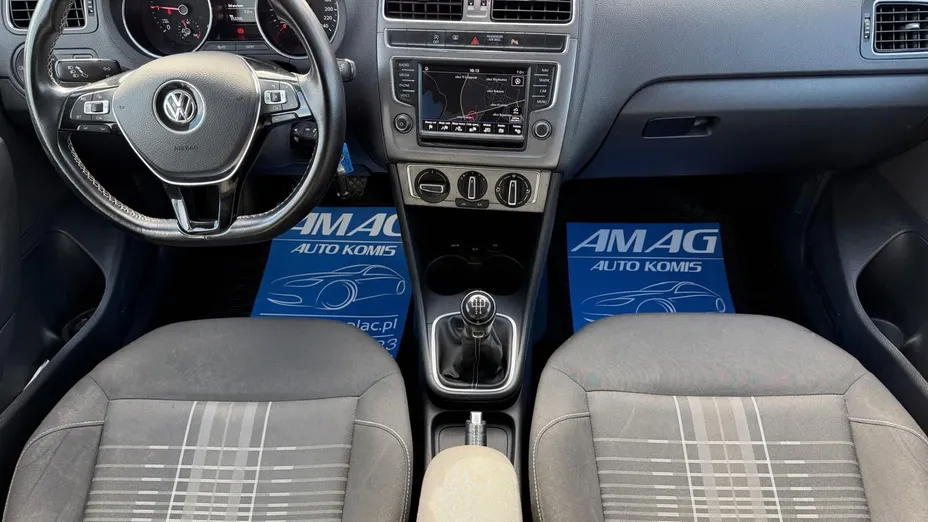 VOLKSWAGEN Polo -