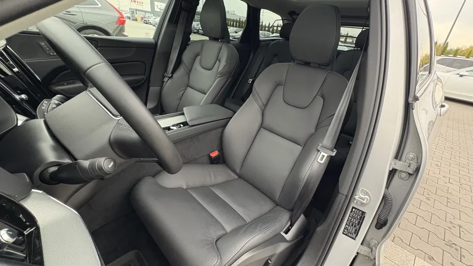 VOLVO XC60 XC60 T6 Plug-In Hybrid AWD Plus Dark aut