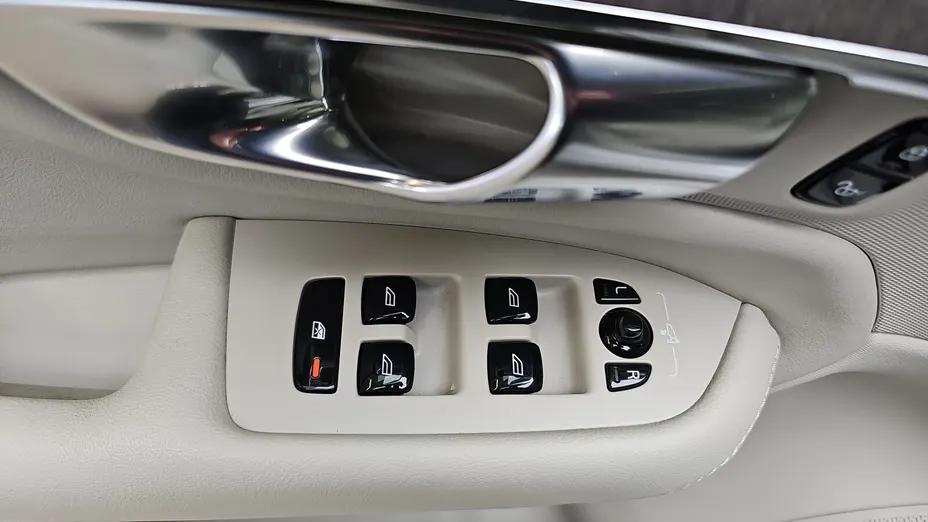 VOLVO XC90 XC90 T8 AWD Plug-In Hybrid Inscription 7os aut