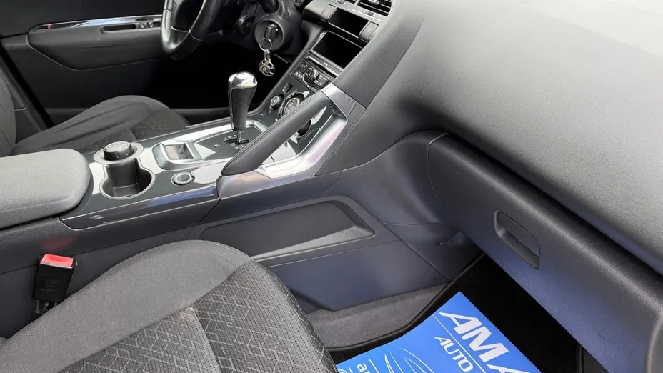 PEUGEOT 3008 -