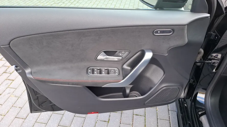 MERCEDES-BENZ A Klasa A 220 4-Matic AMG Line 8G-DCT