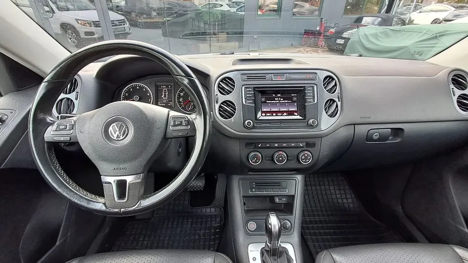 VOLKSWAGEN Tiguan -