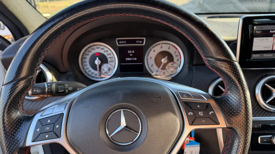 MERCEDES-BENZ A Klasa A 180 AMG Line