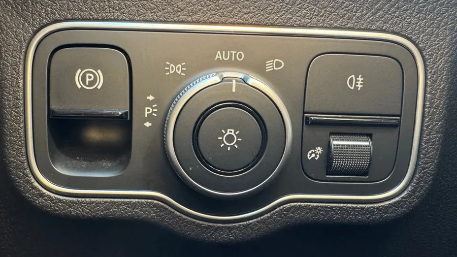 MERCEDES-BENZ GLB GLB 200 mHEV Progressive 7G-DCT