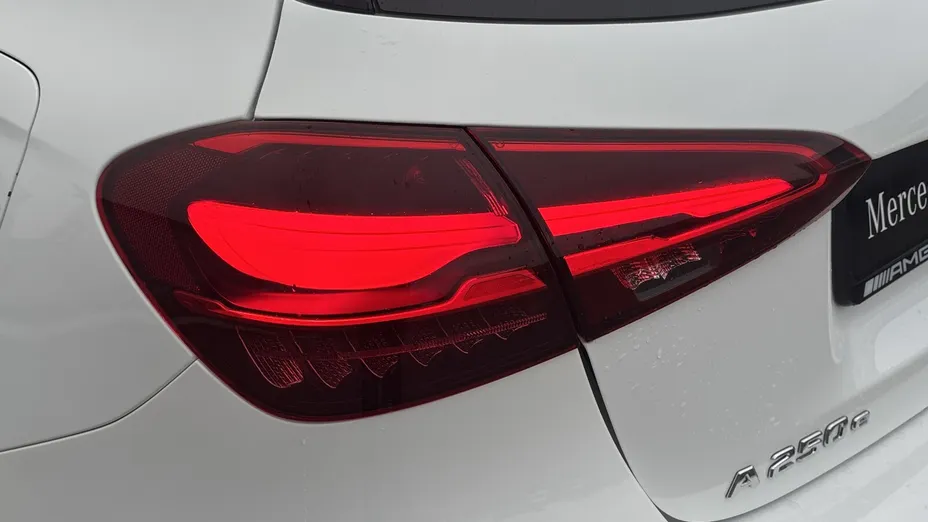 MERCEDES-BENZ A Klasa A 250 e PHEV AMG Line 8G-DCT